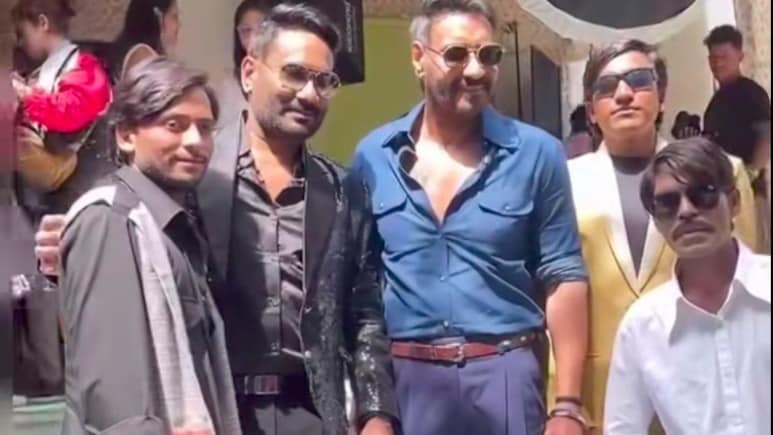 जब कपिल शर्मा के शो में पहुंचे अजय देवगन के 5 हमशक्ल, सिंघम का ऐसा था रिएक्शन, वायरल वीडियो देख लोटपोट हुए यूजर्स  जब कपिल शर्मा के शो में पहुंचे अजय देवगन के 5 हमशक्ल, सिंघम का ऐसा था रिएक्शन, वायरल वीडियो देख लोटपोट हुए यूजर्स