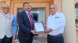 बैंक में अटके कैबिनेट मंत्री के 800 रुपये, आम लोगों के 1 लाख 80 हजार करोड़