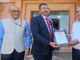 बैंक में अटके कैबिनेट मंत्री के 800 रुपये, आम लोगों के 1 लाख 80 हजार करोड़