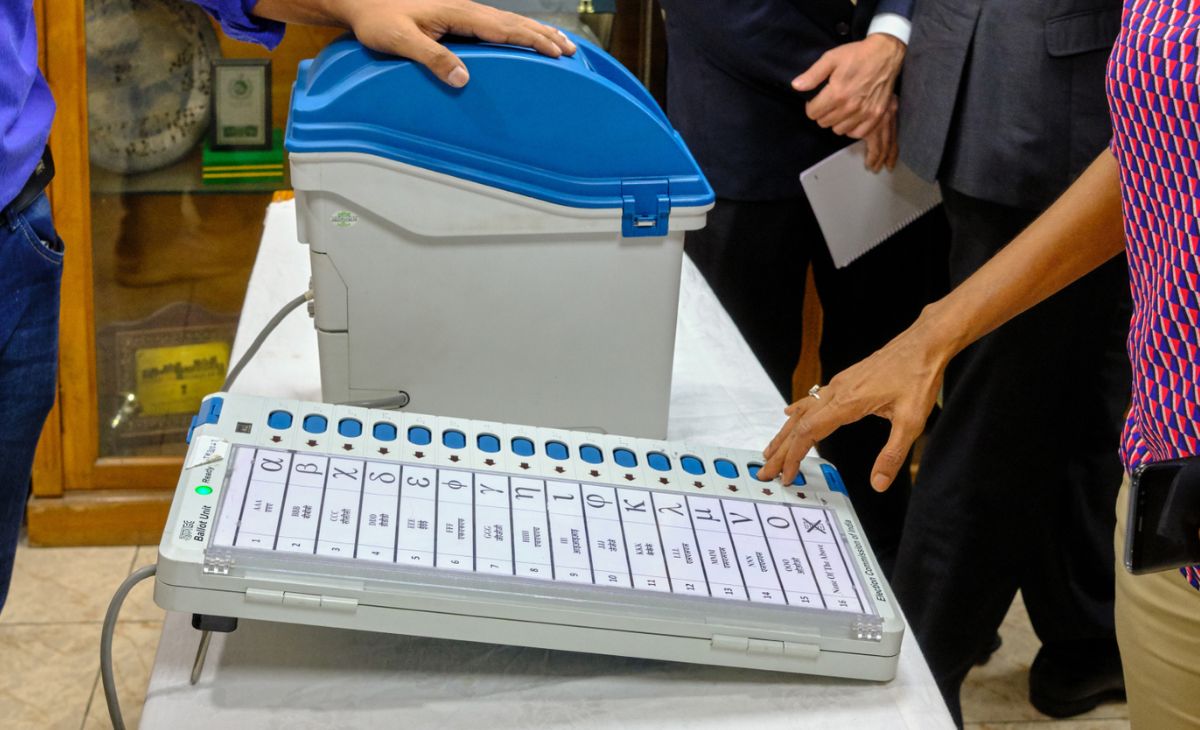 Bihar Election 2025: पहली बार वोट डाल रहे हैं? ऐसे करें EVM मशीन से वोट,जानिए  स्टेप-बाय-स्टेप आसान तरीका