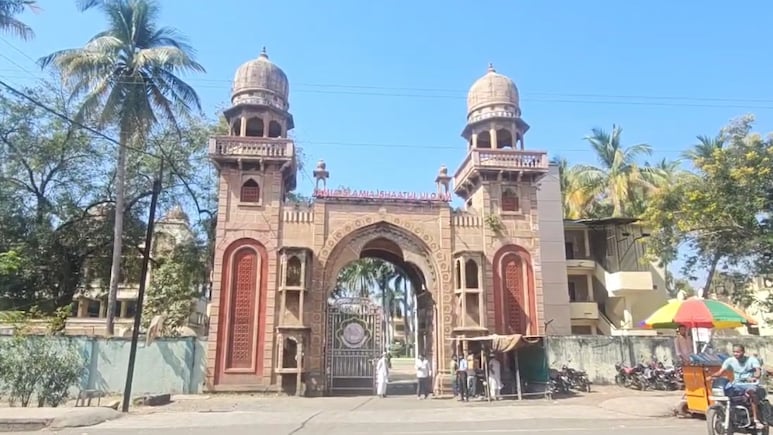 90% बांग्लादेशी छात्र! क्या है जामिया इस्लामिया इशातुल उलूम? पूर्व BJP सांसद ने अल फलाह जैसा 'देश विरोधी' संस्थान बताया