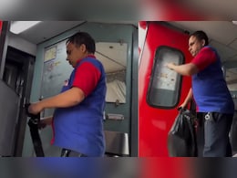 Rajasthan: ट्रेन से कचरा फेंका तो नौकरी से हाथ धो बैठा ये कर्मचारी, वीडियो वायरल होने के बाद एक्शन