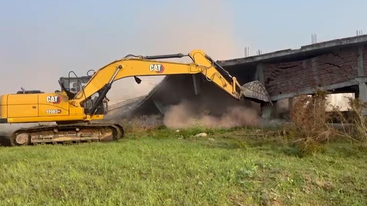 Bulldozer Action Demolishes Houses Of Drug Smugglers In Jammu's Bishnah