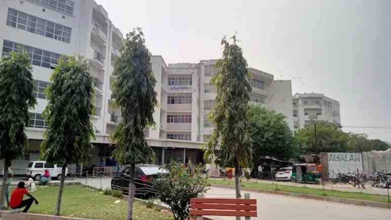 जमीन खरीद में किस-किस को दिए पैसे? प्रशासन खंगाल रहा अल-फलाह यूनिवर्सिटी के लेन-देन के दस्तावेज