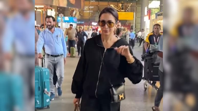 52 साल की मलाइका अरोड़ा मिस्ट्री बॉय संग हुईं स्पॉट, आंखों में आखें डाल किया इशारा, होने लगीं ट्रोल