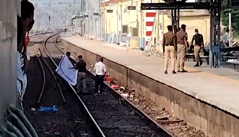 मिर्जापुर रेलवे ट्रैक पर पैदल जा रहे यात्रियों पर कैसे चढ़ी ट्रेन? जानें हादसे से जुड़ी हर एक बात