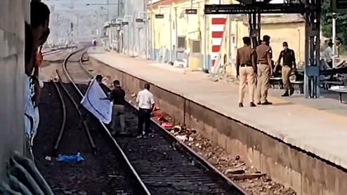 मिर्जापुर रेलवे ट्रैक पर पैदल जा रहे यात्रियों पर कैसे चढ़ी ट्रेन? जानें हादसे से जुड़ी हर एक बात
