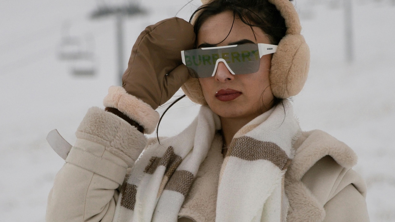 Wardrobe Solutions For Women Who Feel Cold In Office: Top Layering Tips Wardrobe Solutions For Women Who Feel Cold In Office: Top Layering Tips