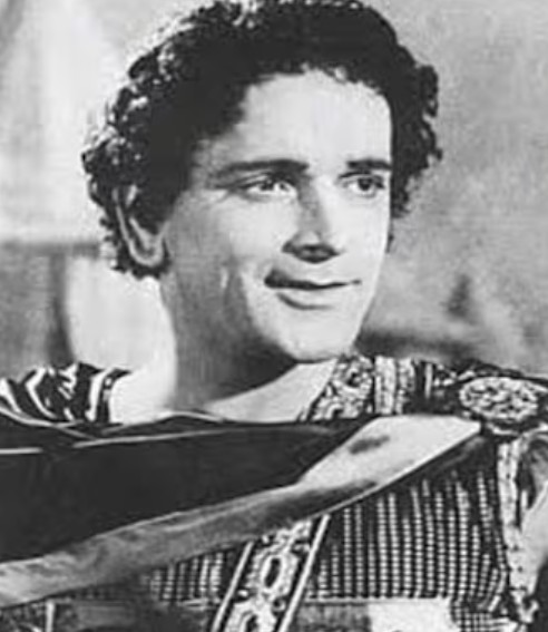 भारतीय सिनेमा के 'पापाजी' कहलाते थे ये एक्टर, इनके बेटे और पोते भी निकले बड़े-बड़े कलाकार