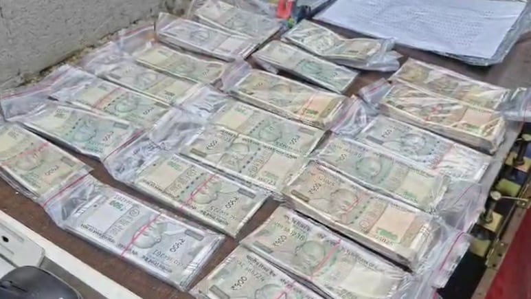 10th-Pass Watches Videos, Reads And Becomes 'Counterfeiting Expert'. Arrested