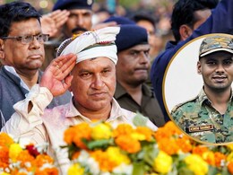 Ashish Sharma Madhya Pradesh: शहीद बेटे को पिता ने किया अंत‍िम सलाम, तो कोई नहीं रोक पाया आंसू