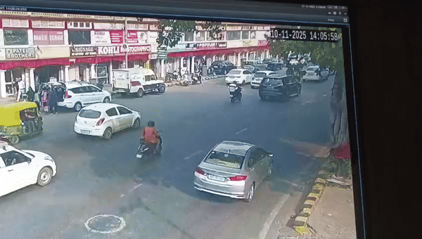 दिल्ली ब्‍लास्‍ट: नए वीडियो में कनॉट प्लेस में विस्फोटक से भरी कार दौड़ता हुआ नजर आया उमर मोहम्मद