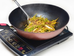 Best Induction Cooktops: किचन को दें स्मार्ट और मॉडर्न टच के साथ तकनीक की नई उड़ान