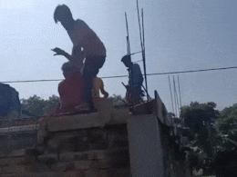 महिला को घर की छत से नीच फेंका, हालत गंभीर, बीजेपी का आरोप- टीएमसी के गुंडों ने...