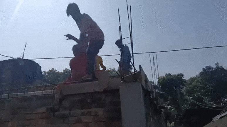 महिला को घर की छत से नीच फेंका, हालत गंभीर, बीजेपी का आरोप- टीएमसी के गुंडों ने...