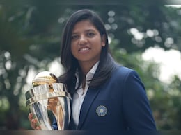 ऋचा घोष को बंगाल सरकार ने बंग भूषण पुरस्कार और DSP पद से नवाजा, CAB ने भेंट किया सोने का बल्ला