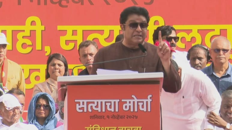 Raj Thackeray: निवडणूक आयोगाला राज ठाकरेंचं 'ओपन चॅलेंज'! 'दुबार मतदारां'चा ढिगारा दाखवत केला मोठा गौप्यस्फोट Raj Thackeray: निवडणूक आयोगाला राज ठाकरेंचं 'ओपन चॅलेंज'! 'दुबार मतदारां'चा ढिगारा दाखवत केला मोठा गौप्यस्फोट
