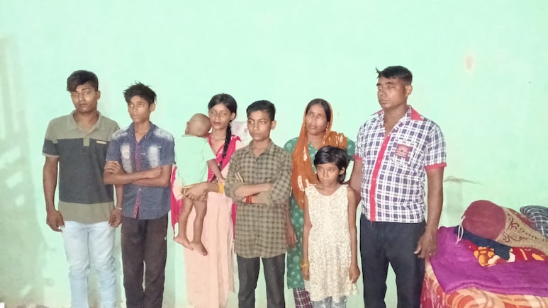 MP News: ग्वालियर में पकड़े गए 8 बांग्लादेशी होंगे डिपोर्ट, BSF को सौंपने के लिए लेकर रवाना हुई क्राइम ब्रांच&nbsp;