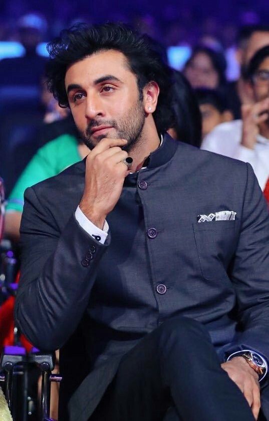 मोटी रकम लेकर शादियों में क्यों नहीं नाचते रणबीर कपूर? 14 साल पहले कहा था- जहां लोग शराब हाथ में लिये...