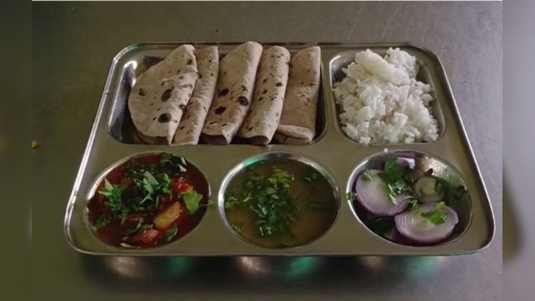एमपी के इस जिले में 5 रुपये में भरपेट खाना, रोटी-चावल-सब्जी और दाल के साथ मिलता है सलाद