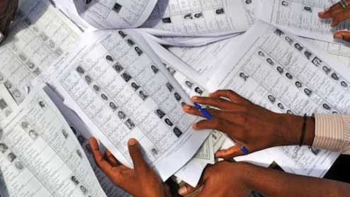 BLO के बाद कौन सा अधिकारी देखता है वोटर से जुड़े काम? जानें कितनी मिलती है सैलरी