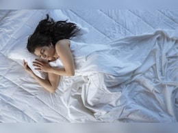 नींद कम, नुकसान ज्यादा! इसे हल्के में ना लेना, 'साइलेंट हेल्थ क्राइसिस' लाती है ये आदत