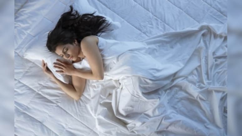 नींद कम, नुकसान ज्यादा! इसे हल्के में ना लेना, 'साइलेंट हेल्थ क्राइसिस' लाती है ये आदत