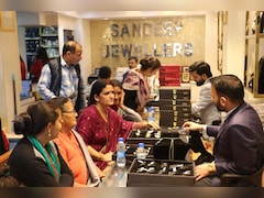 Gold-Silver Rate: सस्ते में सोना खरीदने का मौका, कीमतें हुईं इतनी सस्ती