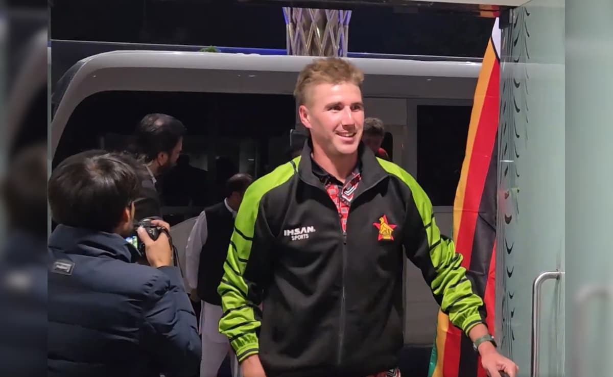 VIDEO: जिम्बाब्वे की टीम कड़ी सुरक्षा के बीच पहुंची इस्लामाबाद, जानें अब त्रिकोणीय का क्या है शेड्यूल