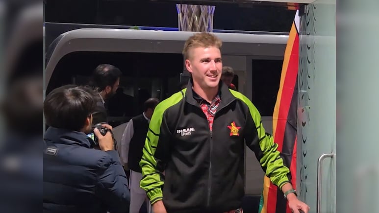 VIDEO: जिम्बाब्वे की टीम कड़ी सुरक्षा के बीच पहुंची इस्लामाबाद, जानें अब त्रिकोणीय का क्या है शेड्यूल