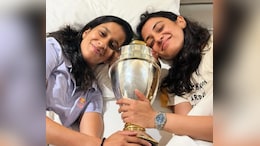Jemimah Rodrigues, Smriti Mandhana Pose With Women's World Cup Trophy In Hotel Room - Pic Goes Viral