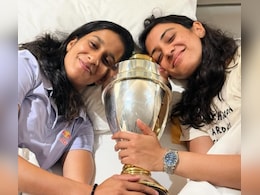Jemimah Rodrigues, Smriti Mandhana Pose With Women's World Cup Trophy In Hotel Room - Pic Goes Viral
