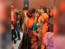 आंटी कर रही थी डांस, तभी बजा फेवरेट गाना, आव देखा न ताव किया ऐसा डांस हक्के-बक्के हुए लोग, बोले- कोई तो रोक लो