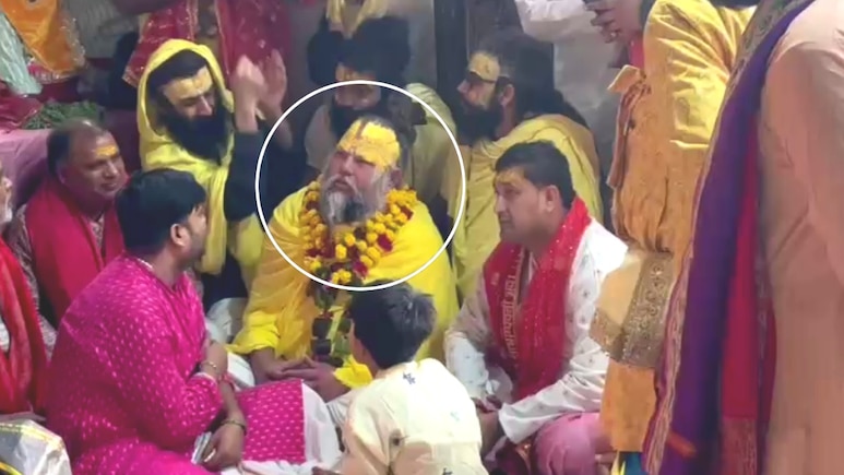 प्रेमानंद जी महाराज अचानक राधा रानी के दरबार क्यों पहुंचे, बरसाना में हुए भाव-विभोर, देखें VIDEO