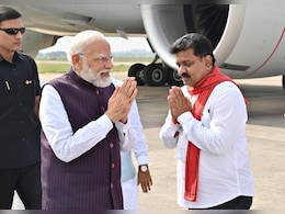 छत्तीसगढ़ पहुंचे PM मोदी, CM, डिप्टी सीएम सहित मंत्रियों ने किया स्वागत, आज राज्य स्थापना के कई कार्यक्रमों में लेंगे हिस्सा