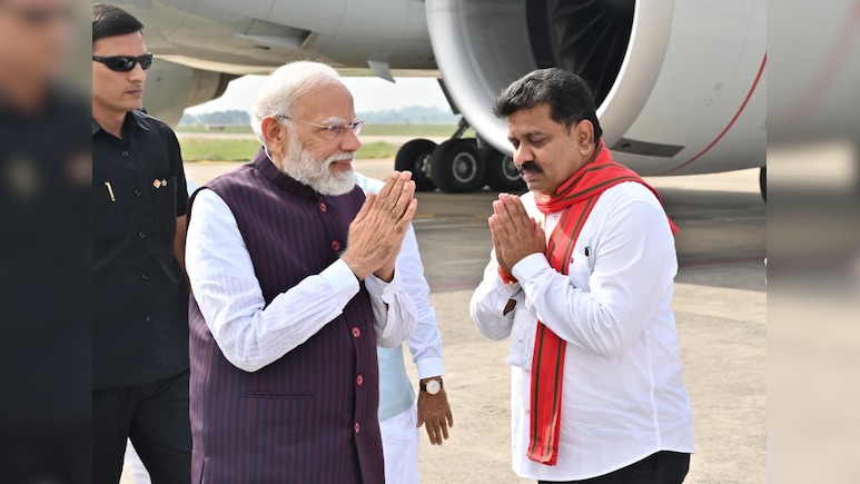 छत्तीसगढ़ पहुंचे PM मोदी, CM, डिप्टी सीएम सहित मंत्रियों ने किया स्वागत, आज राज्य स्थापना के कई कार्यक्रमों में लेंगे हिस्सा छत्तीसगढ़ पहुंचे PM मोदी, CM, डिप्टी सीएम सहित मंत्रियों ने किया स्वागत, आज राज्य स्थापना के कई कार्यक्रमों में लेंगे हिस्सा