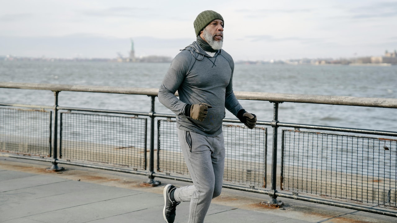 Check out top deals on mens track pants on Myntra 