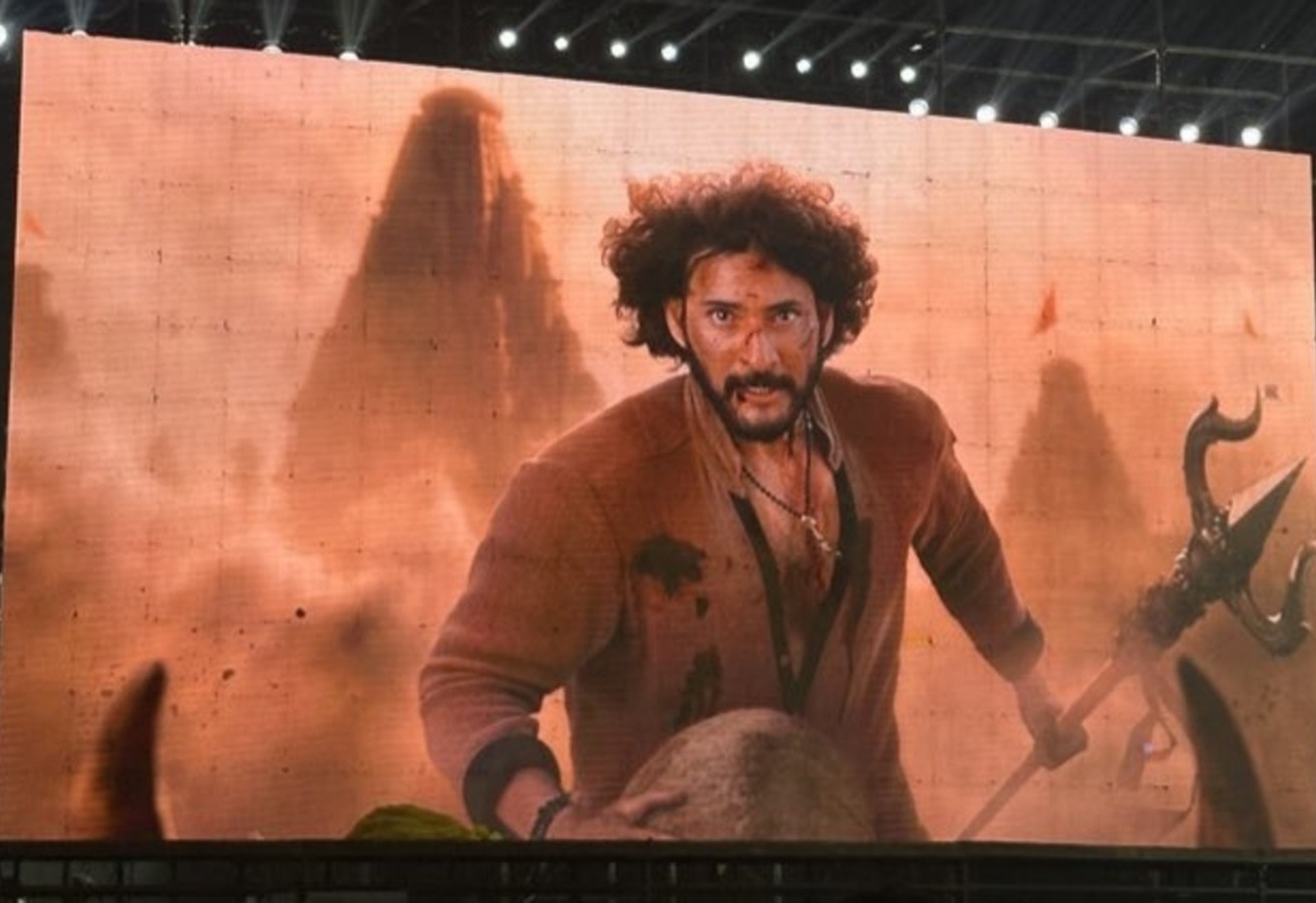 Mahesh Babu Look Varanasi: हाथ में त्रिशूल, बैल की सवारी, राजामौली की वाराणसी में महेश बाबू का धांसू लुक