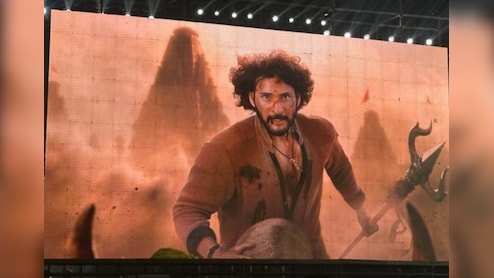 Mahesh Babu Look Varanasi: हाथ में त्रिशूल, बैल की सवारी, राजामौली की वाराणसी में महेश बाबू का धांसू लुक