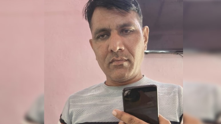 Rajasthan: राजस्थान पुलिस का विवादित कांस्टेबल बर्खास्त, जमीन पर कब्जा और दूसरी शादी समेत कई विवादों से घिरा था जवान Rajasthan: राजस्थान पुलिस का विवादित कांस्टेबल बर्खास्त, जमीन पर कब्जा और दूसरी शादी समेत कई विवादों से घिरा था जवान