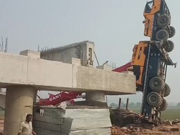 Chhatarpur Accident: छतरपुर के हरपालपुर बाईपास पर बड़ा हादसा, ओवरब्रिज का गार्डर गिरा, क्रेन ऑपरेटर गंभीर रूप से घायल
