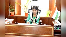 दीक्षा सारथी बनीं 15 म&zwj;िनट की ज&zwj;िला कलेक्&zwj;टर, DM की कुर्सी बैठते ही जारी किए ये तीन बड़े आदेश