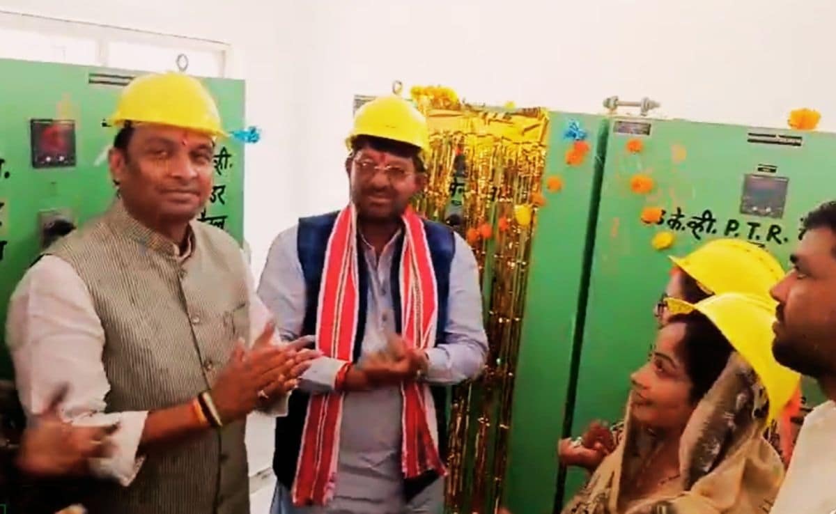 किसान के हाथों कराया गया विद्युत घर का लोकार्पण किसान के हाथों कराया गया विद्युत घर का लोकार्पण