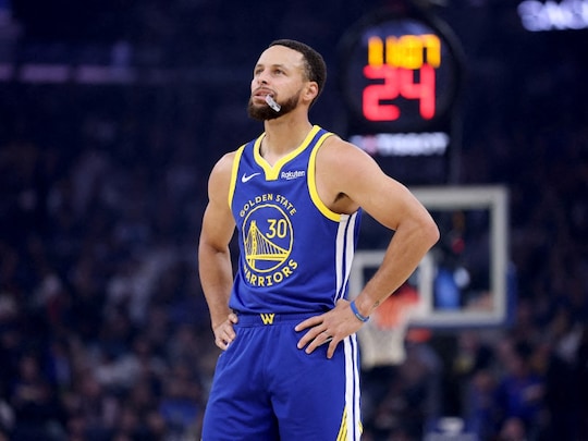 Stephen Currys 46 Points Leads  Golden State Warriors To 125-120 Win over San Antonio Spurs