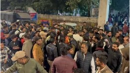 Rajasthan: गोलगप्पे खाने गए, थाने का घेराव कर आए, जयपुर में एक बाइक ने मचा दिया बवाल, जानें पूरा मामला