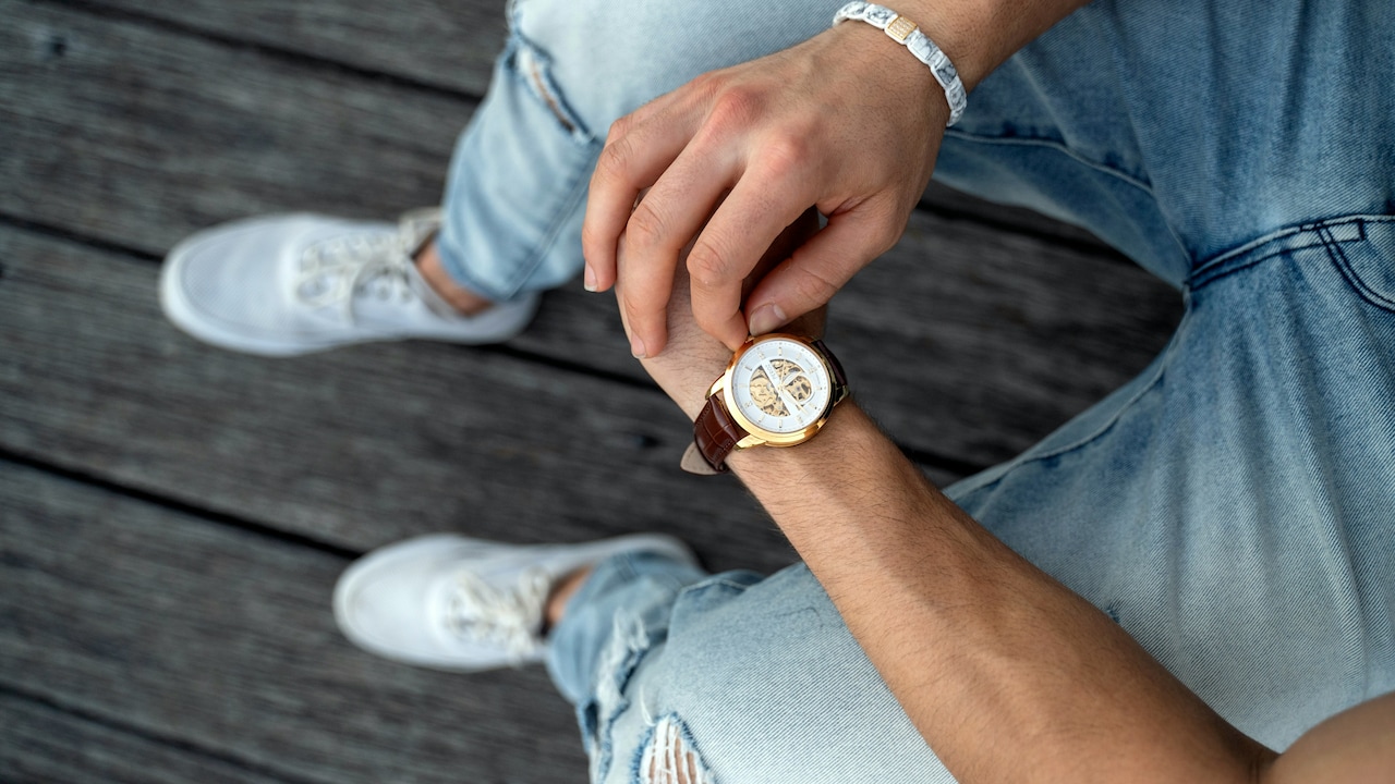 Top 5 Premium Analogue Watches That Feel Modern Yet Timeless