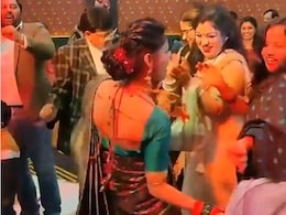 आंटी कर रही थी डांस, तभी बजा फेवरेट गाना, आव देखा न ताव किया ऐसा डांस हक्के-बक्के हुए लोग, बोले- कोई तो रोक लो