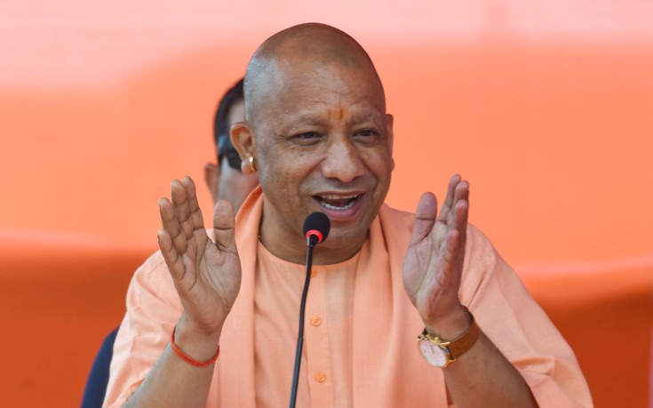 नोएडा पहुंचे CM योगी आदित्यनाथ, जेवर एयरपोर्ट का ले रहे जायजा