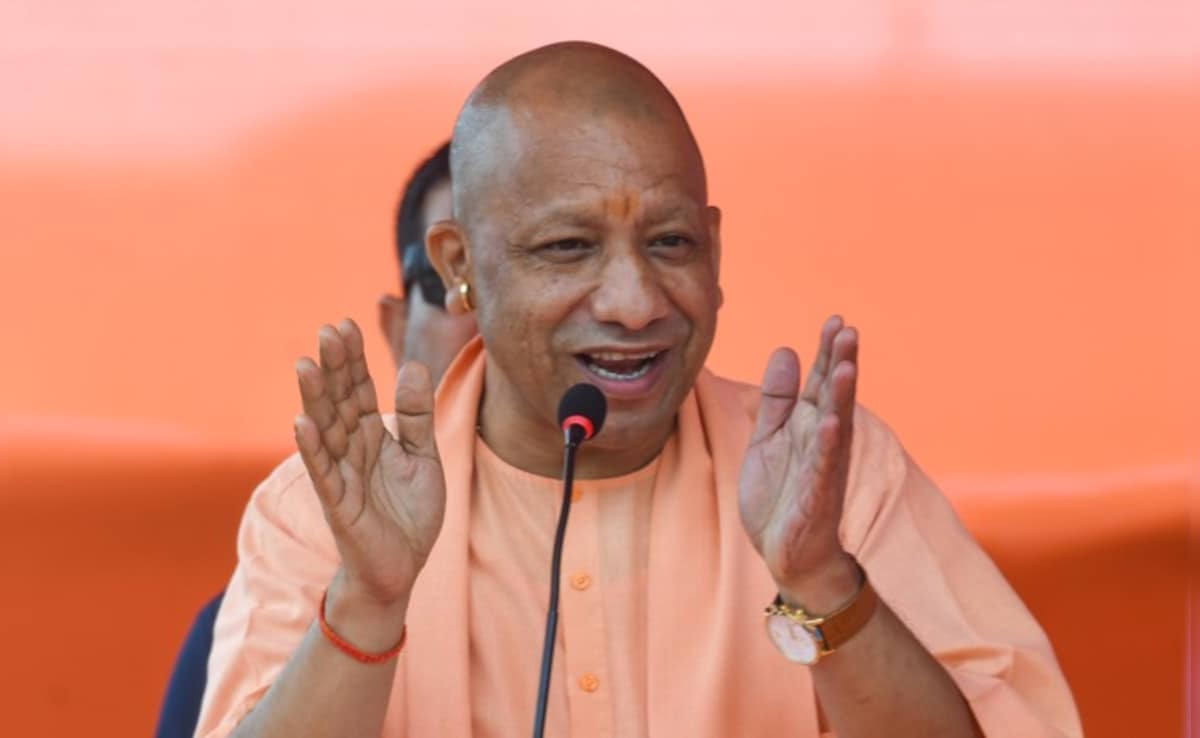 ...जब सीएम योगी ने सुनाया मर्सिडीज कार से गमले चोरी का दिलचस्प किस्सा