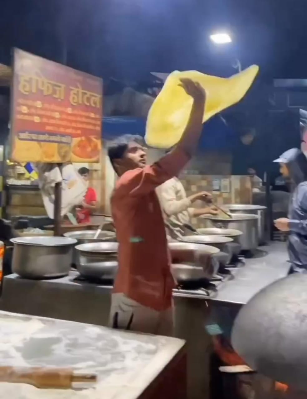 'Flying Manda Roti' Preparation In Madhya Pradesh Will Leave You Stunned